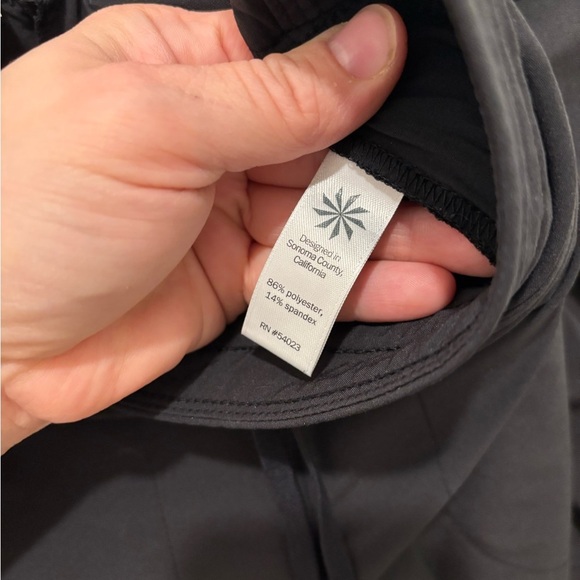 Athleta Black Jogger Pant Capri Size 12 - Picture 5 of 5